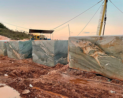 Quais características tornam a pedra natural a mais cara?